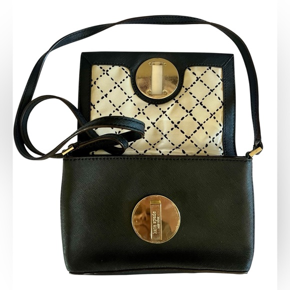 Kate Spade Chic Black Crossbody Bag with Strap and Compact Design - Picture 7 of 9